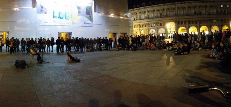 Buskerswolf Piazza Maggiore streetart