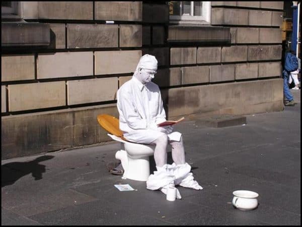 Artista di strada, statua