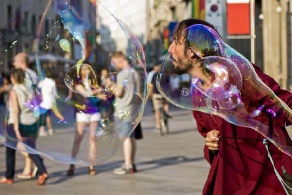 Artista di strada, bolle di sapone